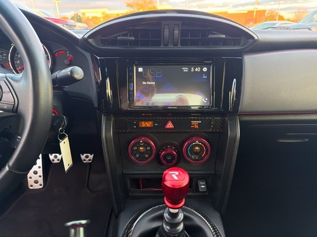 Used 2018 Blue Subaru Premium image 13