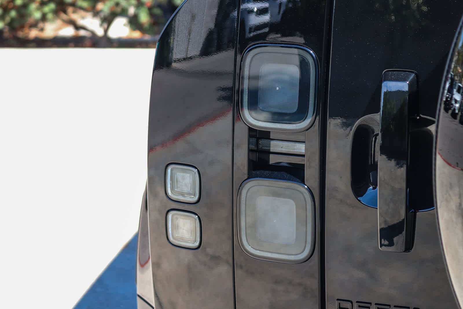 New 2026 Santorini Black Land Rover S image 5