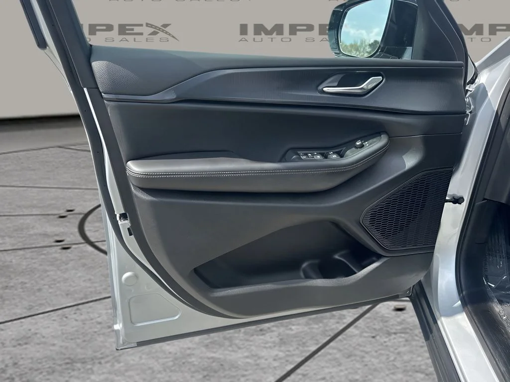 Used 2024 Silver Jeep Altitude X image 24