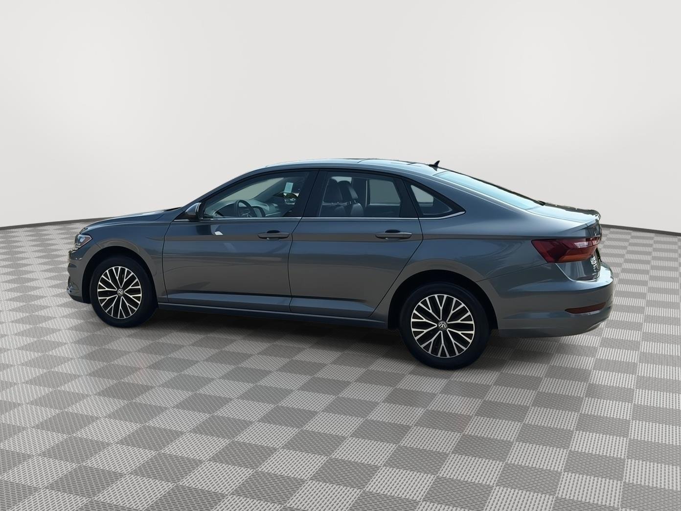Used 2019 Platinum Gray Metallic Volkswagen SE image 8