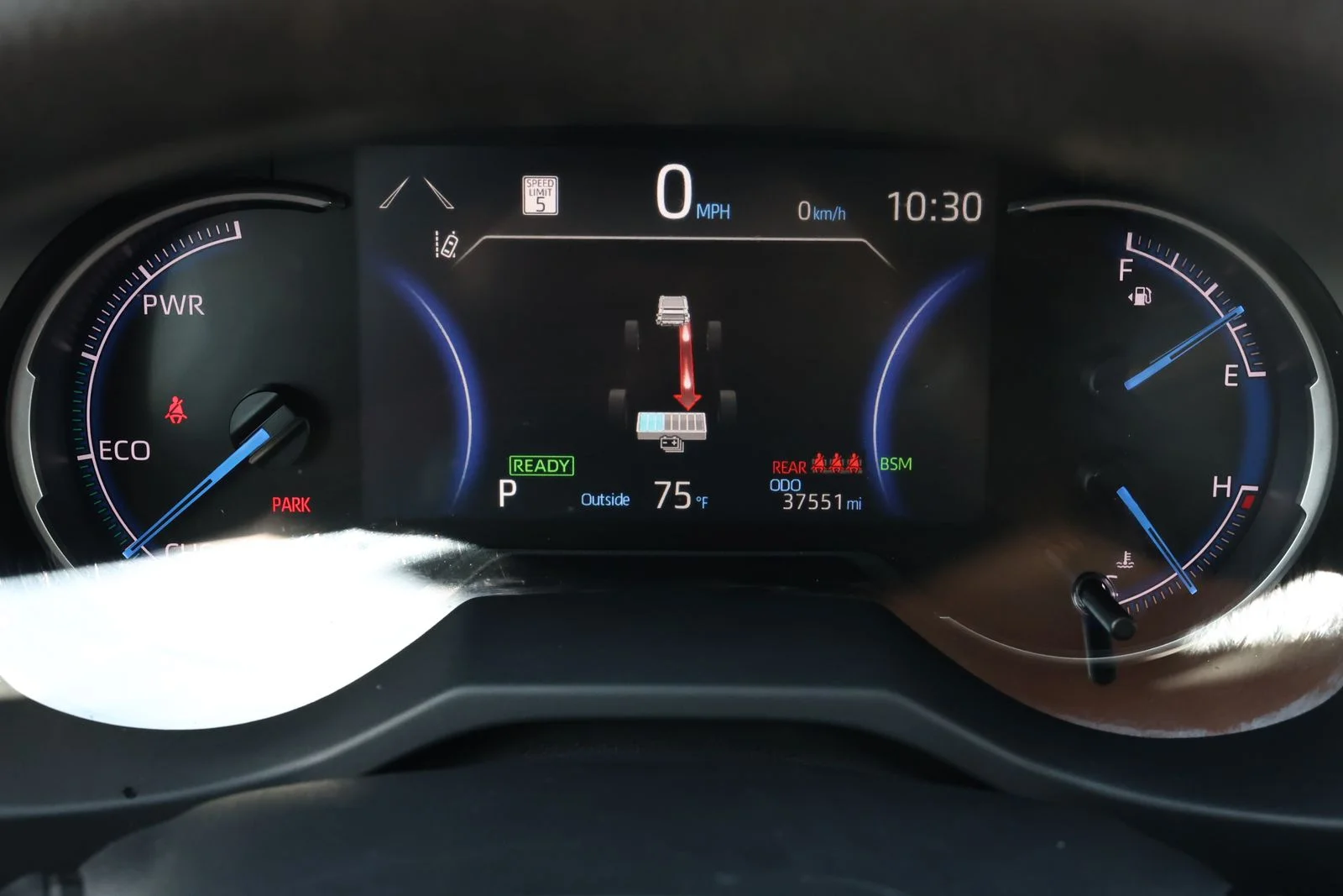 Used 2025 White Toyota LE image 18