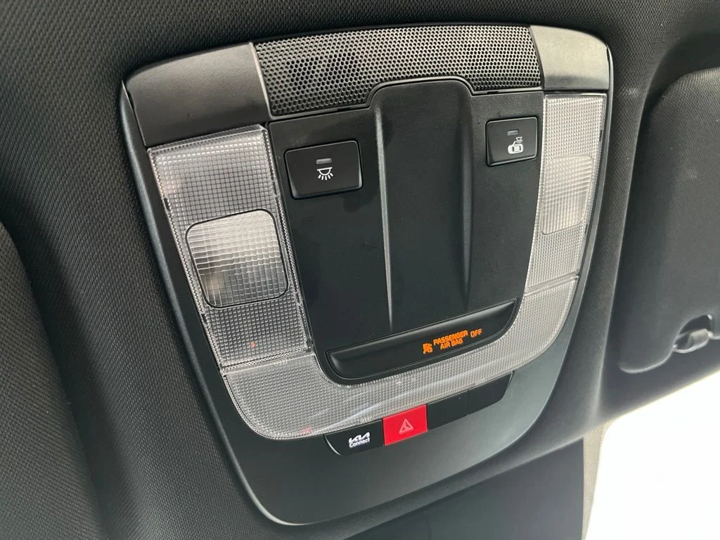 Used 2025 White Kia GT-Line image 17
