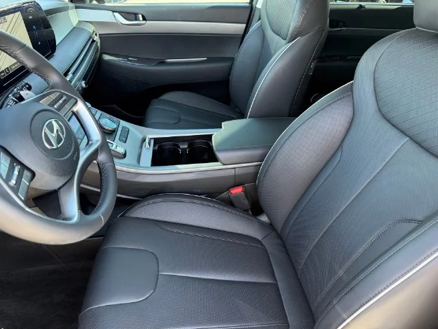 Used 2025 Graphite Hyundai XRT image 10