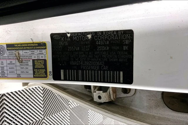 Used 2016 White Kia LX image 4
