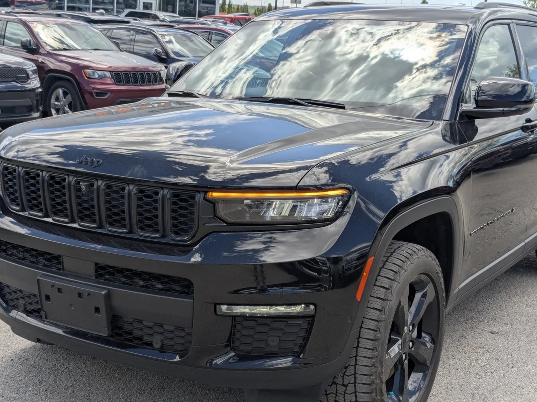 Certified Used 2025 Black Jeep Limited - - 4x4 - Luxury Tech II - Black Pkg - Command View Sunroof - Leather & More! image 10