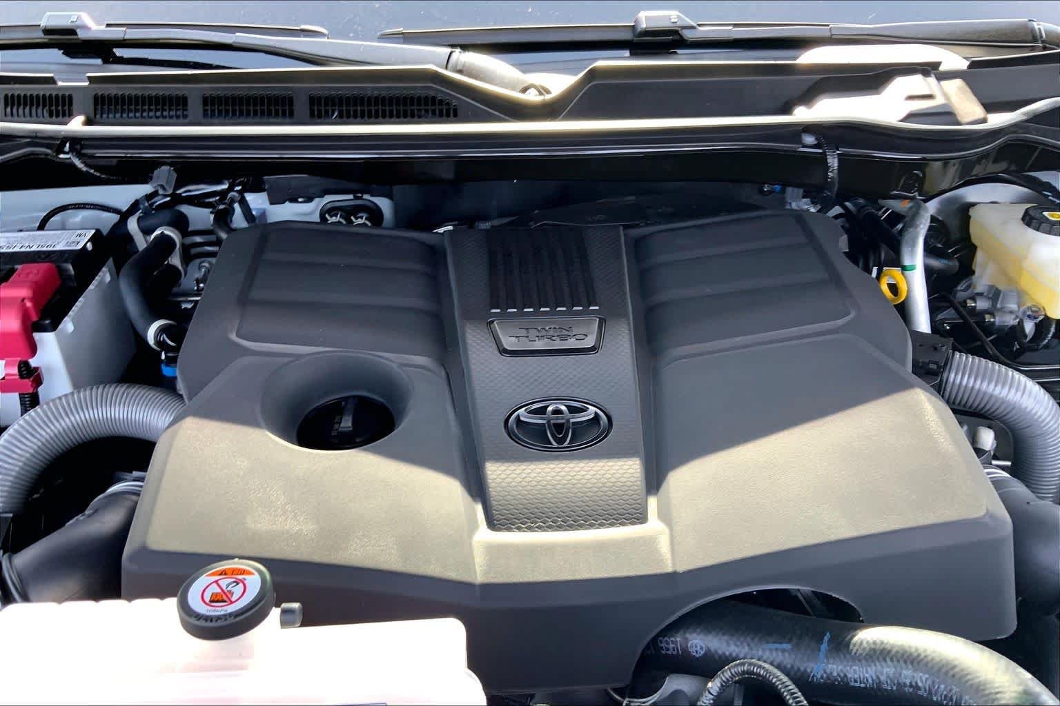 New 2026 Wind Chill Pearl Toyota Platinum image 15