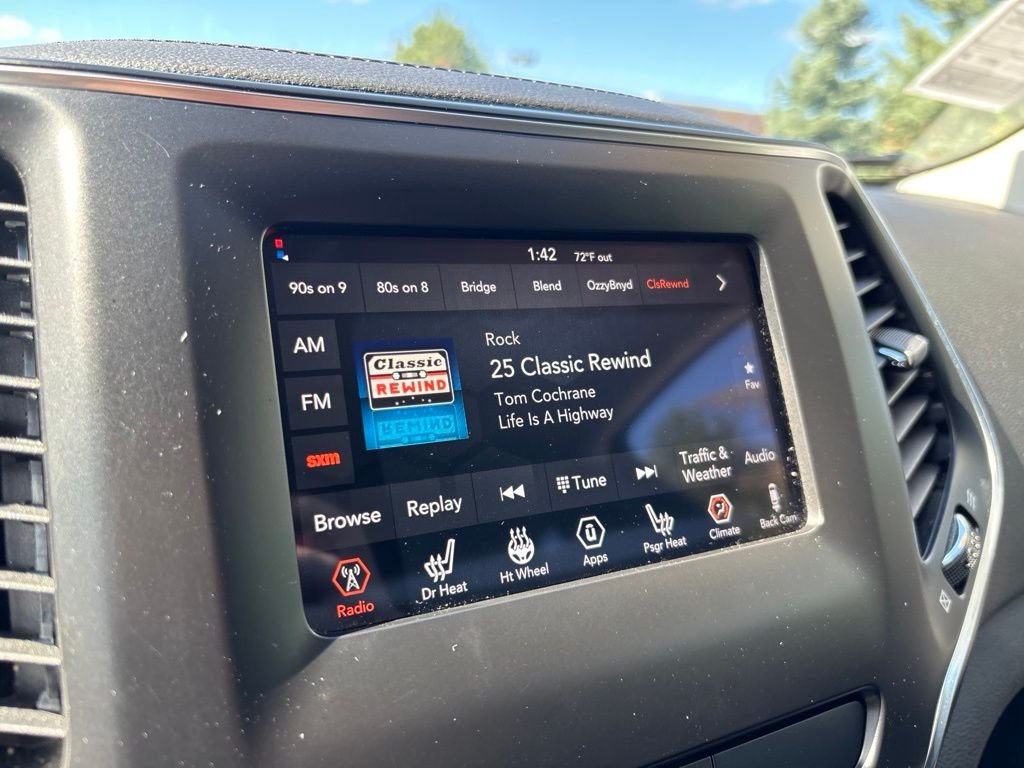 Used 2019 Black Jeep Latitude Plus image 23