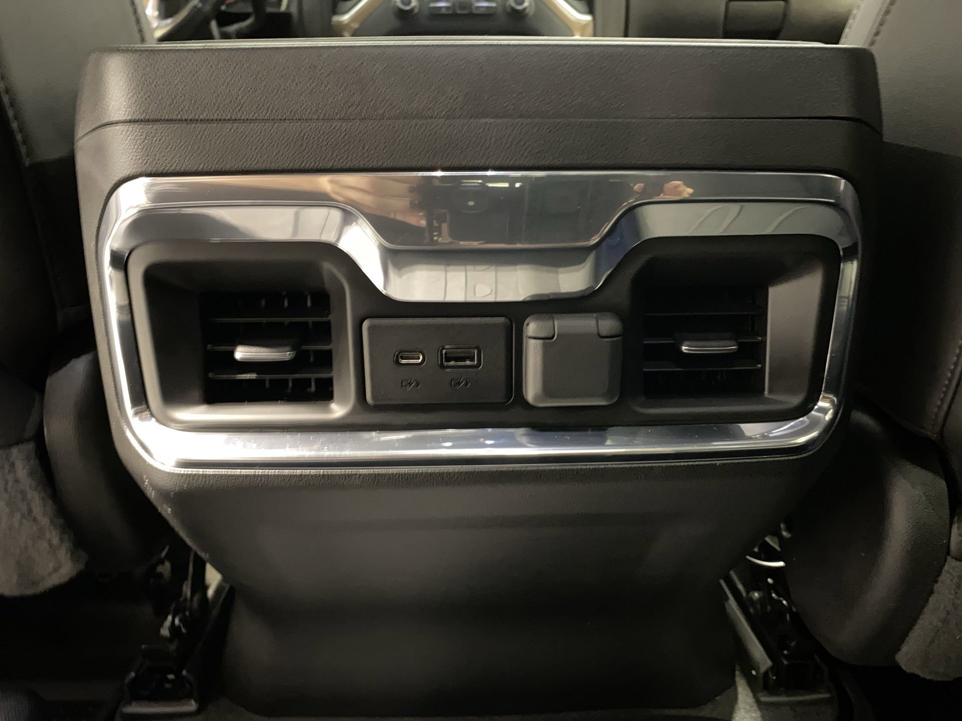 Used 2022 Iridescent Pearl Tricoat Chevrolet High Country image 20