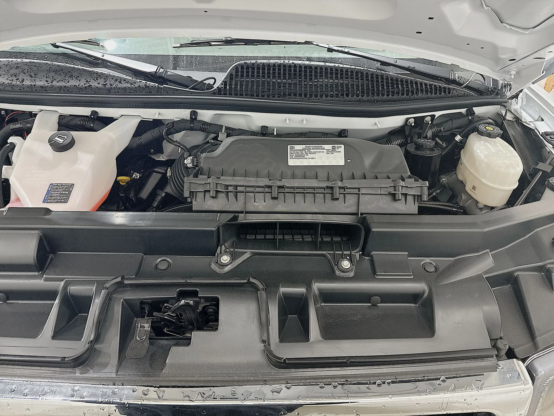 New 2025 Summit White GMC Work Van image 25