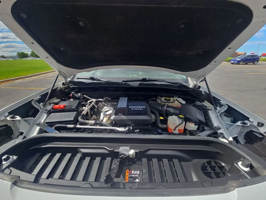 Used 2021 White GMC Elevation image 19
