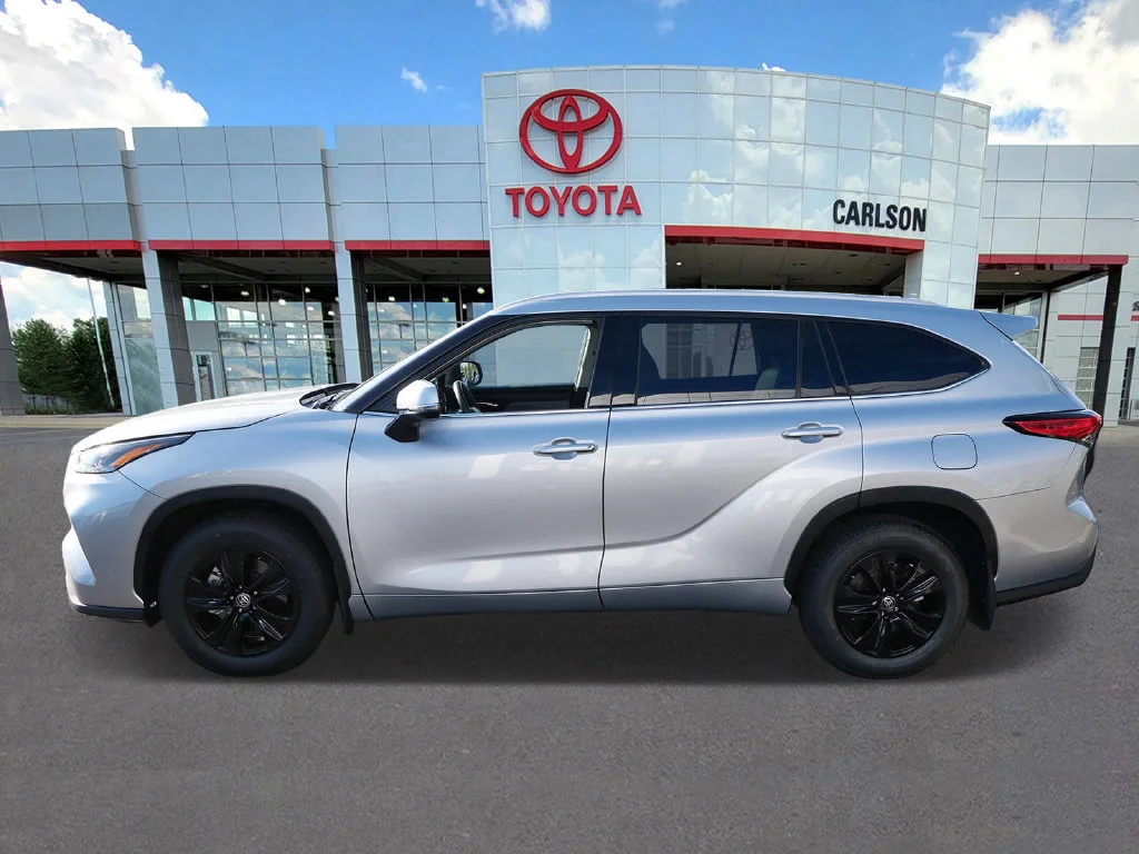 Used 2022 Silver Toyota XLE image 7
