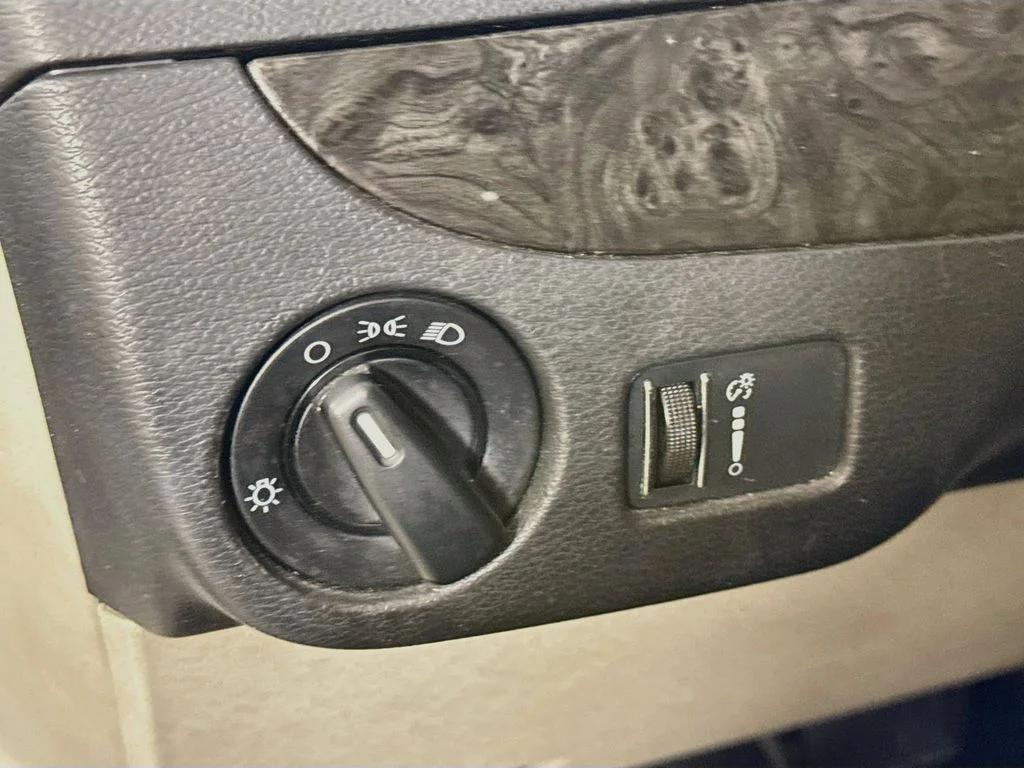 Used 2015 Silver Dodge SXT image 10
