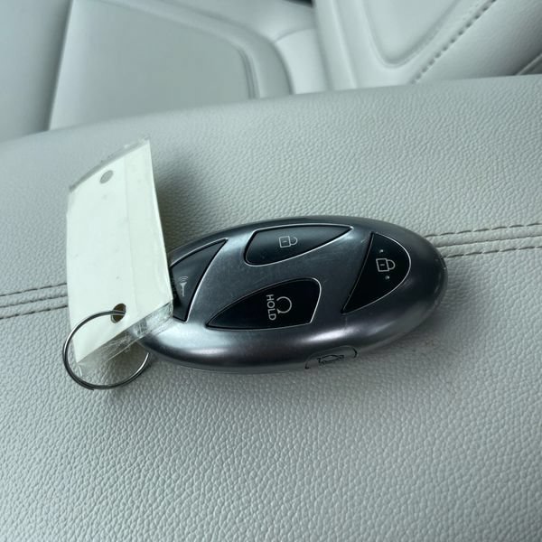 Used 2025 Red Hyundai SEL Convenience image 18