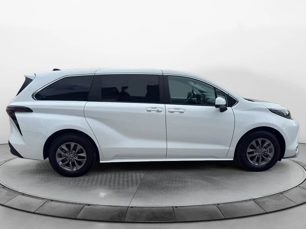 Used 2024 Ice Toyota LE image 4