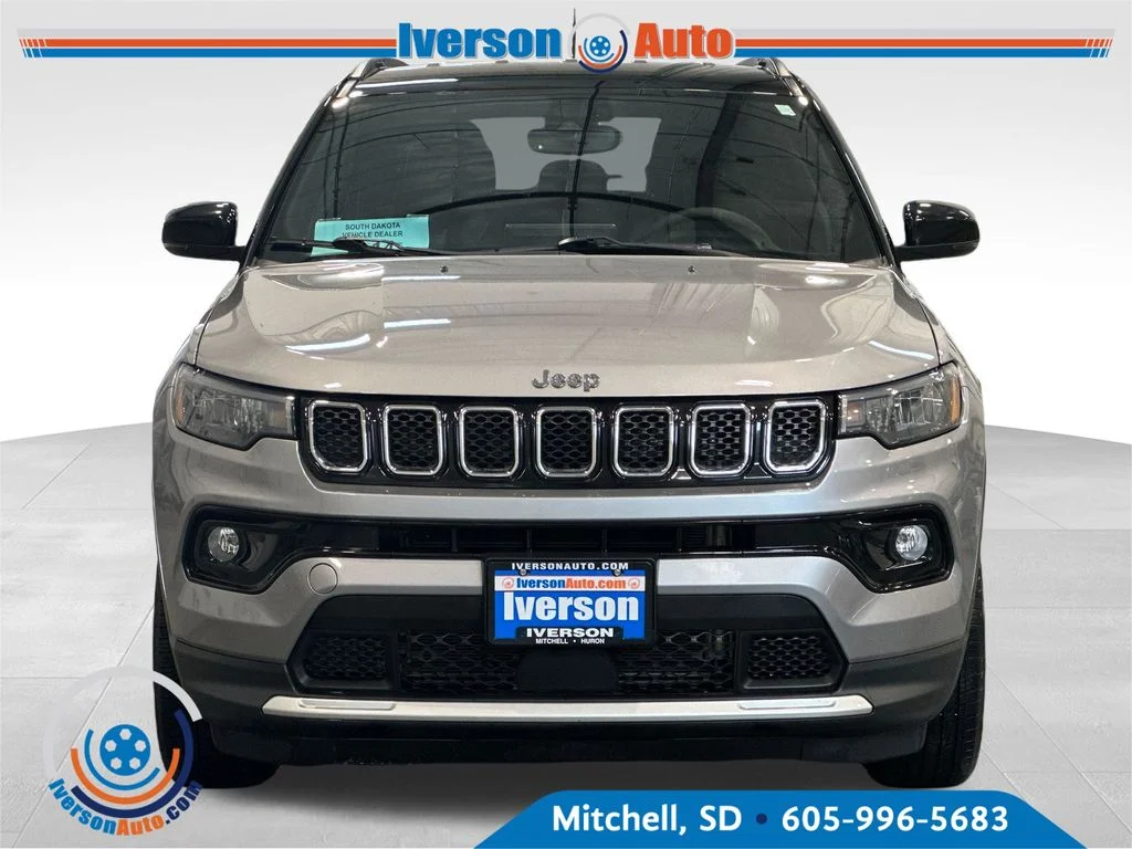 Used 2023 Silver Jeep Limited image 3