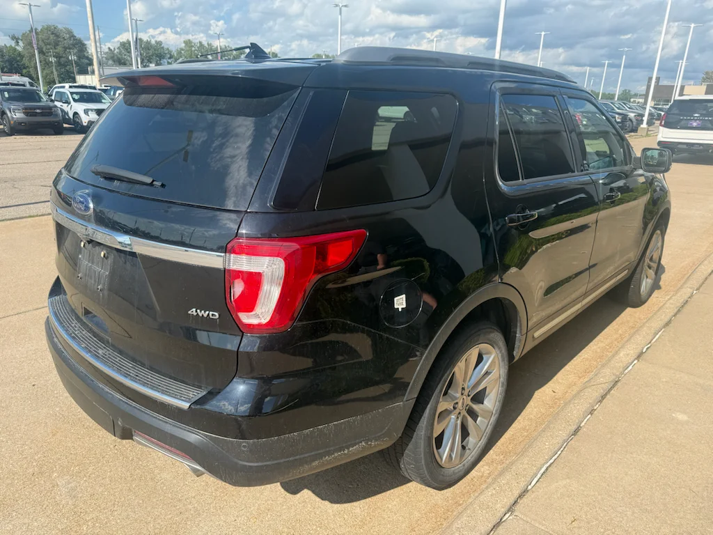 Used 2018 Shadow Black Ford XLT image 6