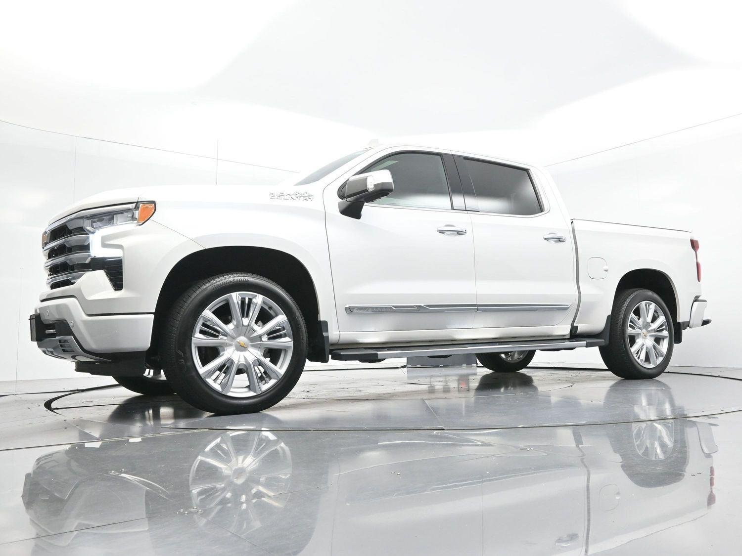 Used 2024 Iridescent Pearl Tricoat Chevrolet High Country image 49
