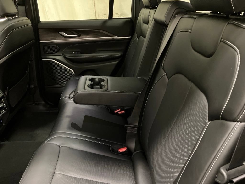 New 2026 Fathom Blue Pearl-Coat Exterior Paint Jeep Limited Reserve image 17