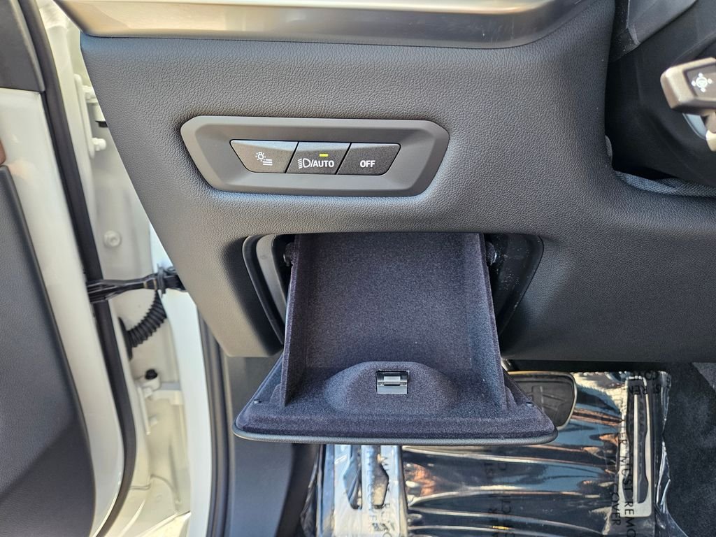 Certified Used 2026 Mineral White Metallic BMW M60i image 39