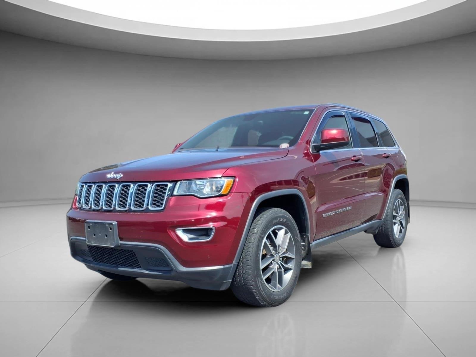 Used 2018 Velvet Red Pearlcoat Jeep Laredo E image 1