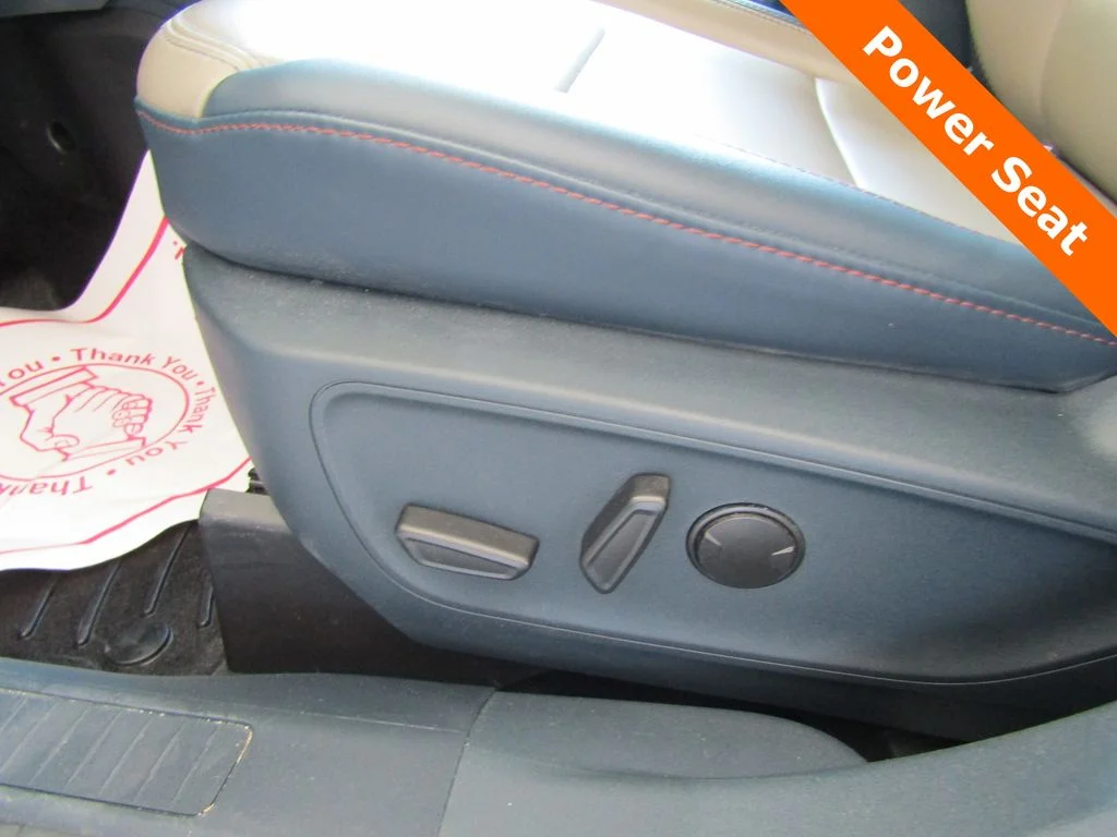 Used 2025 White Ford Lariat image 6