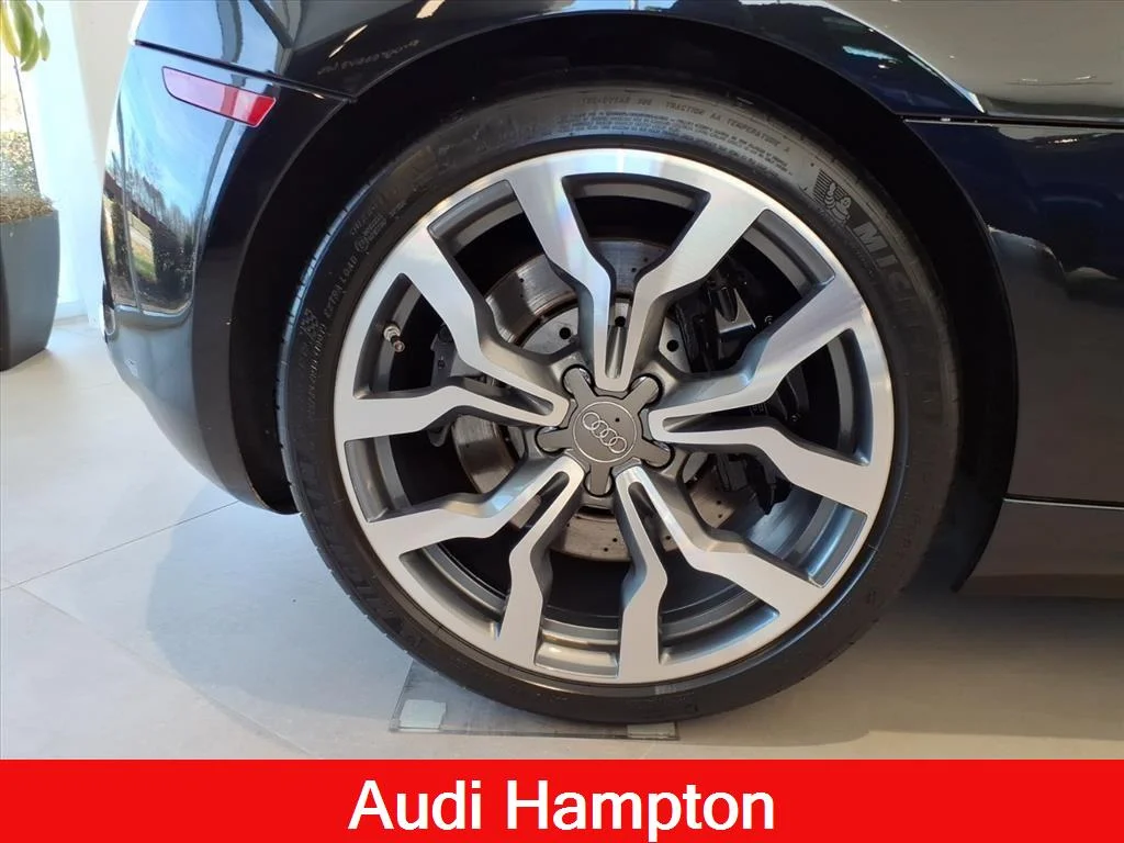 Used 2011 Phantom Black Pearl Audi 5.2L image 18