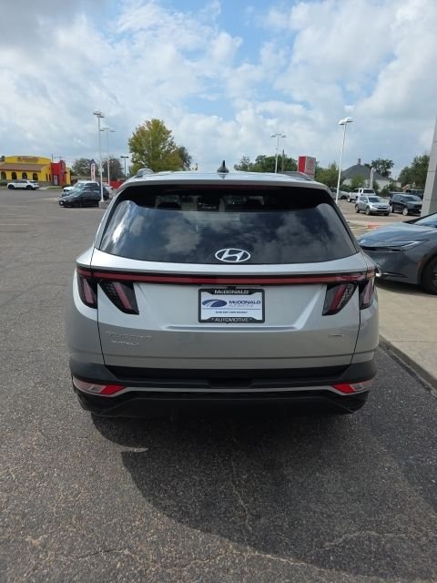 Used 2022 Silver Hyundai SEL image 4