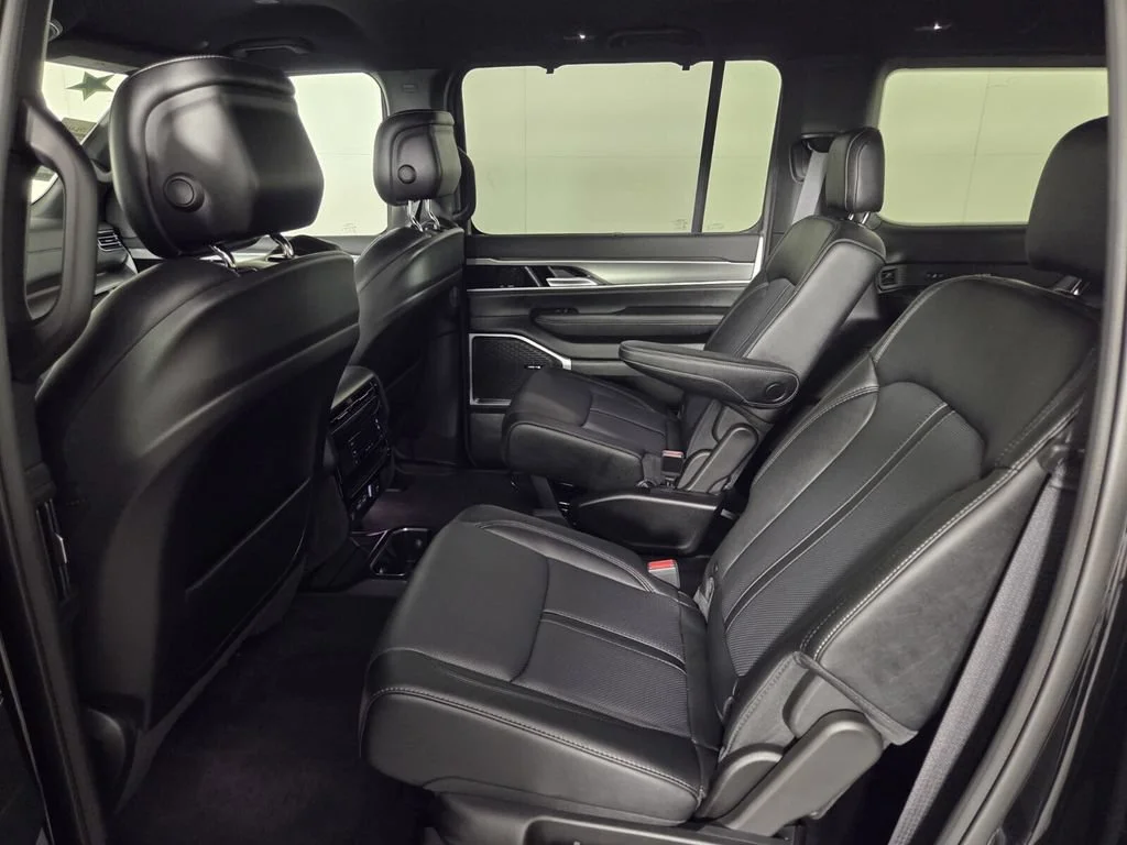 New 2026 High Gloss Black Exterior Paint Jeep Limited Altitude image 18