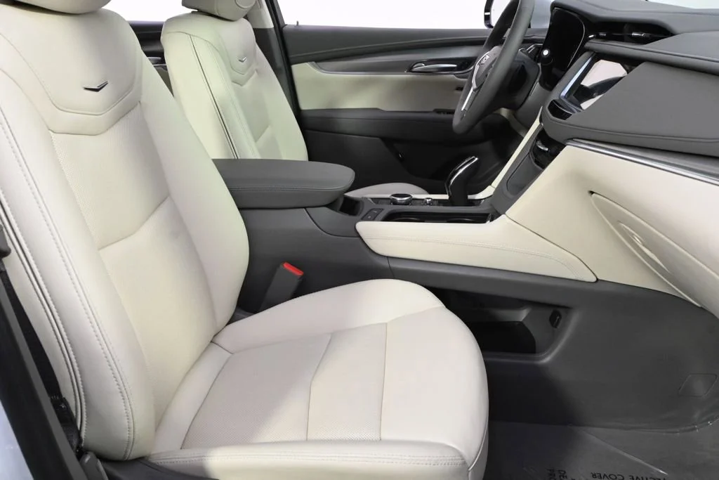 New 2025 Crystal White Tricoat Cadillac Premium Luxury image 16