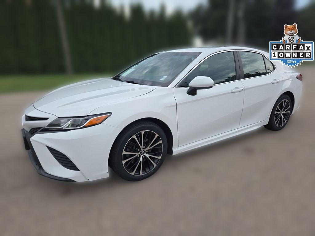 Used 2018 Super White Toyota SE image 1