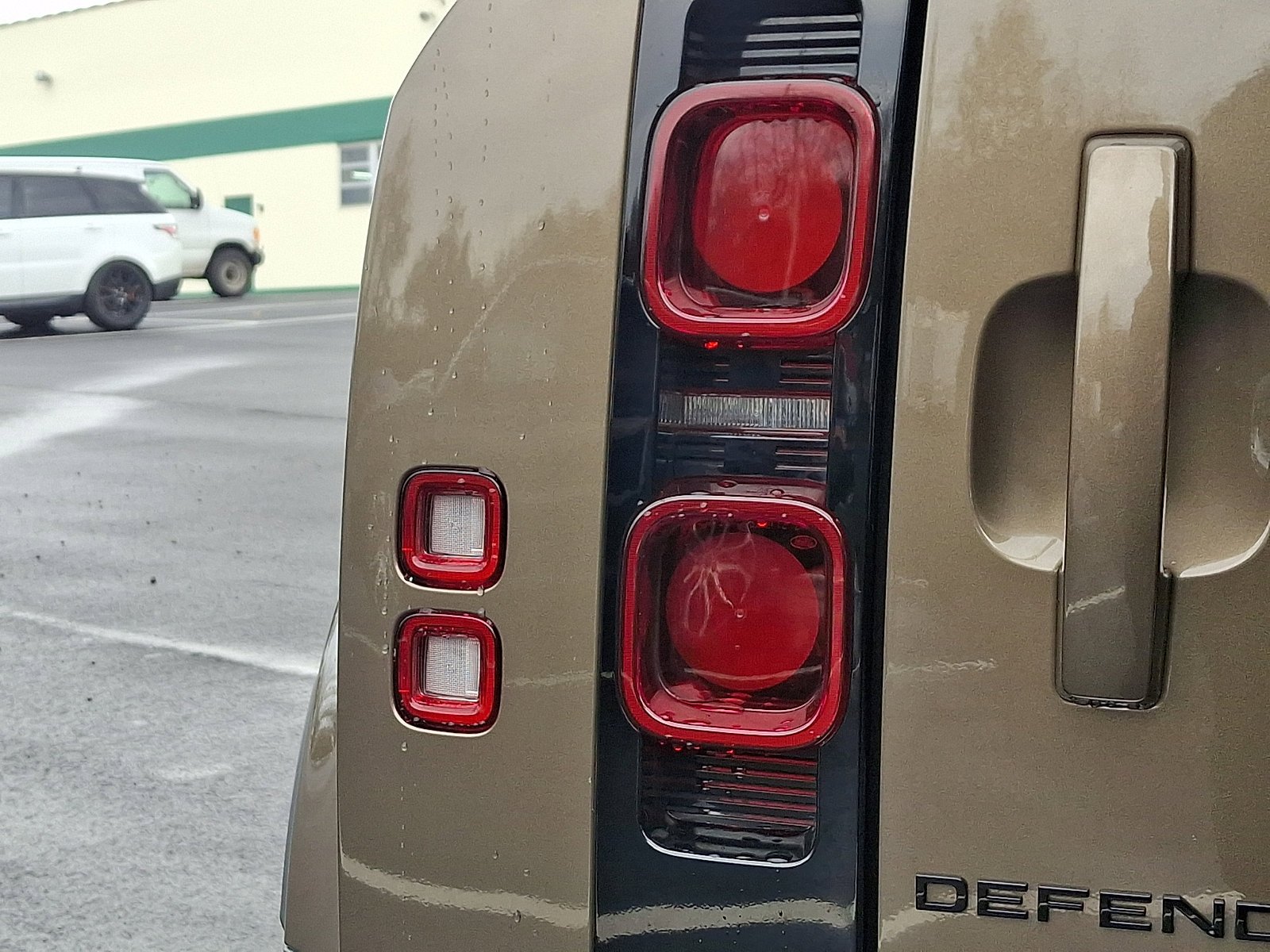 Used 2025 Gondwana Stone Metallic   1Dk Land Rover S image 15