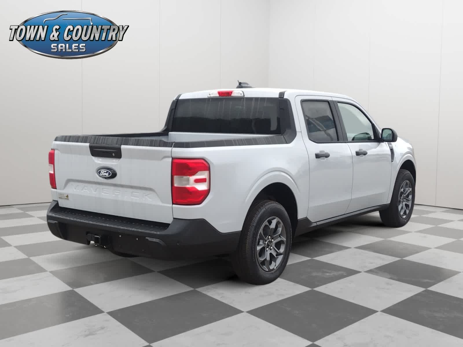 New 2026 Space White Metallic Ford XLT image 7