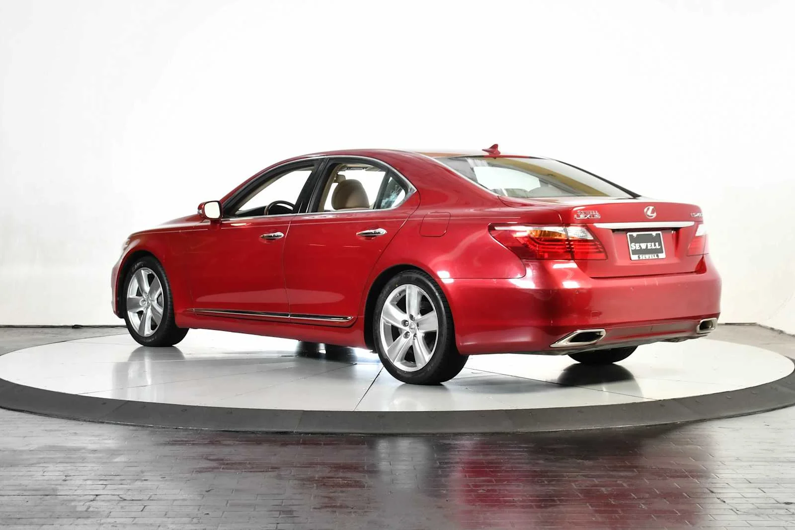 Used 2010 Matador Red Mica Lexus  image 4