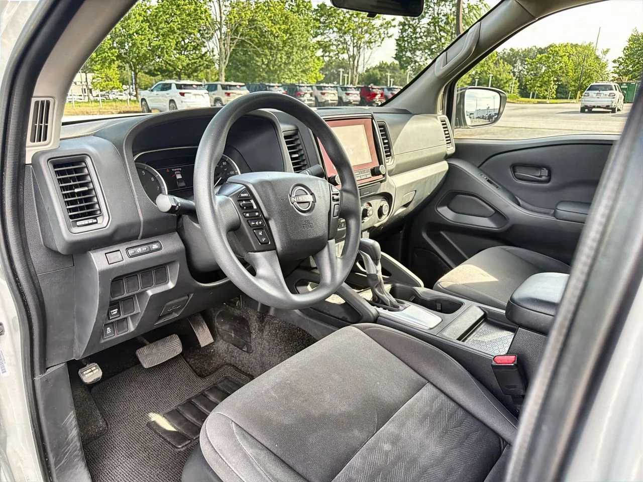 Used 2022 White Nissan King Cab S 4x2 image 10