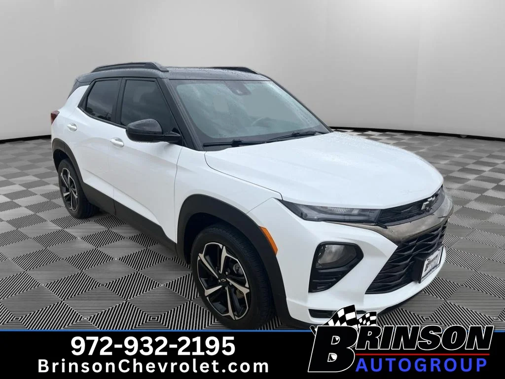 Used 2023 SUMMIT WHITE Chevrolet RS image 3