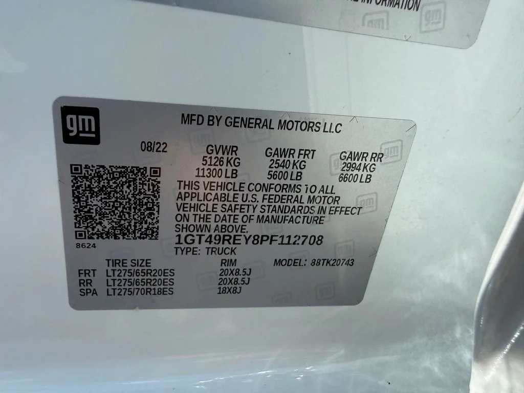 Used 2023 White GMC Denali image 26