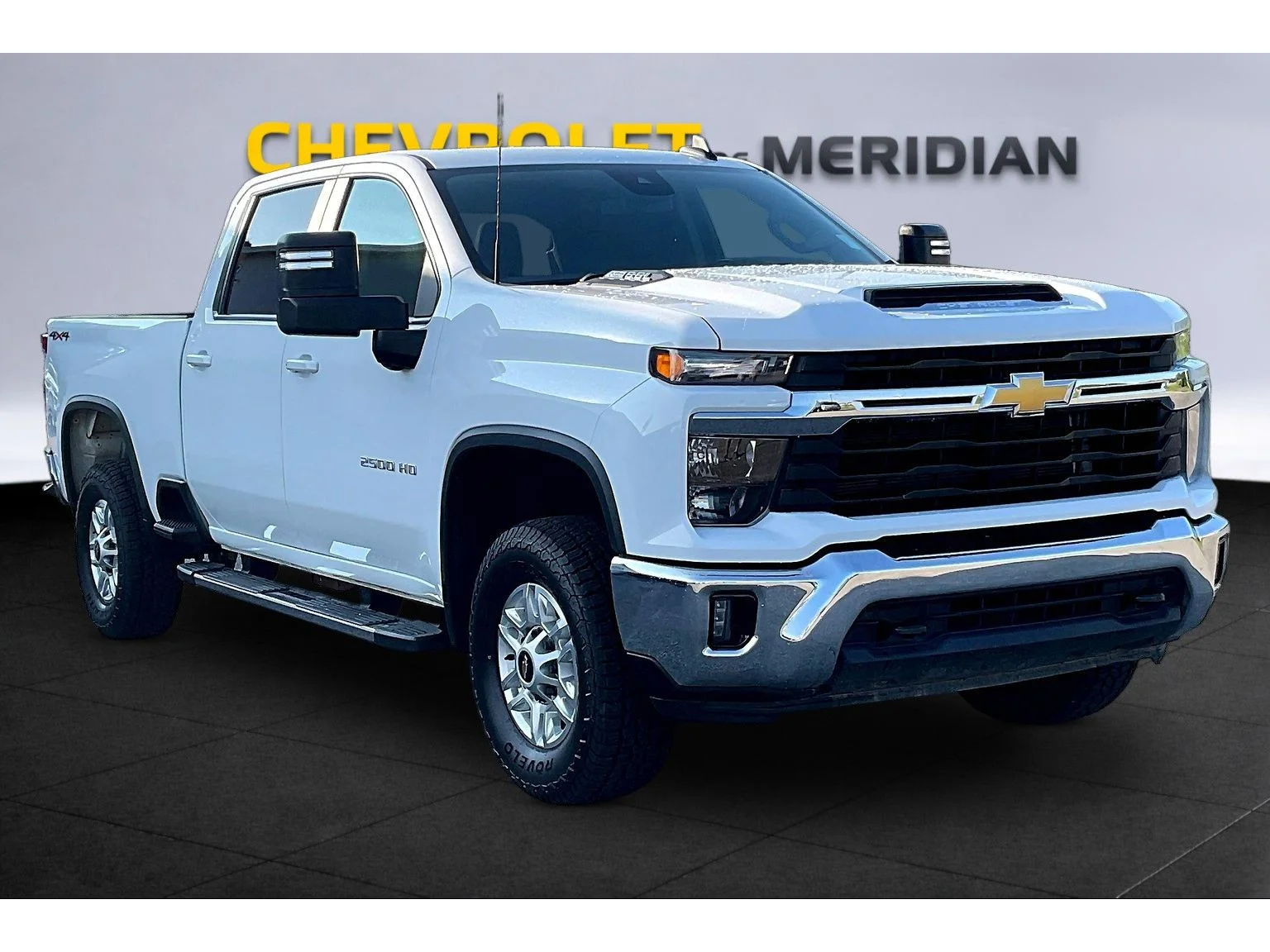 Used 2025 Summit White Chevrolet LT image 1