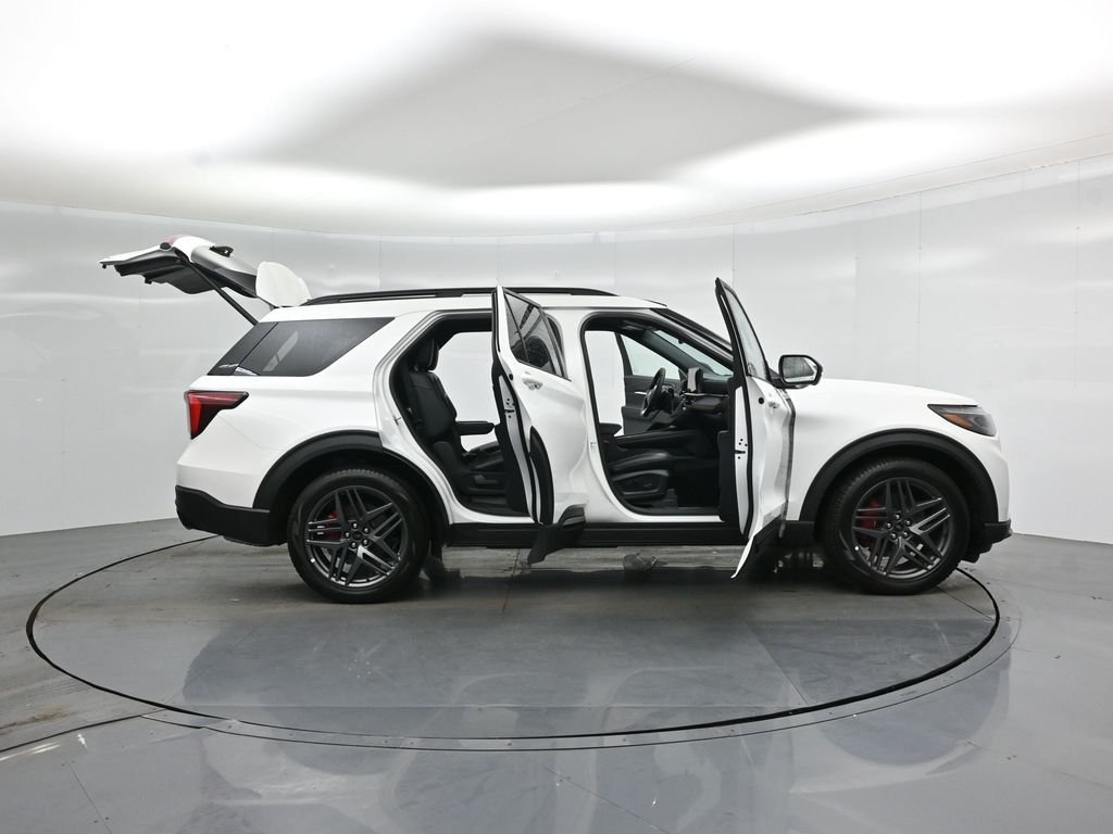 New 2026 Star White Metallic Tri-Coat Ford ST image 4