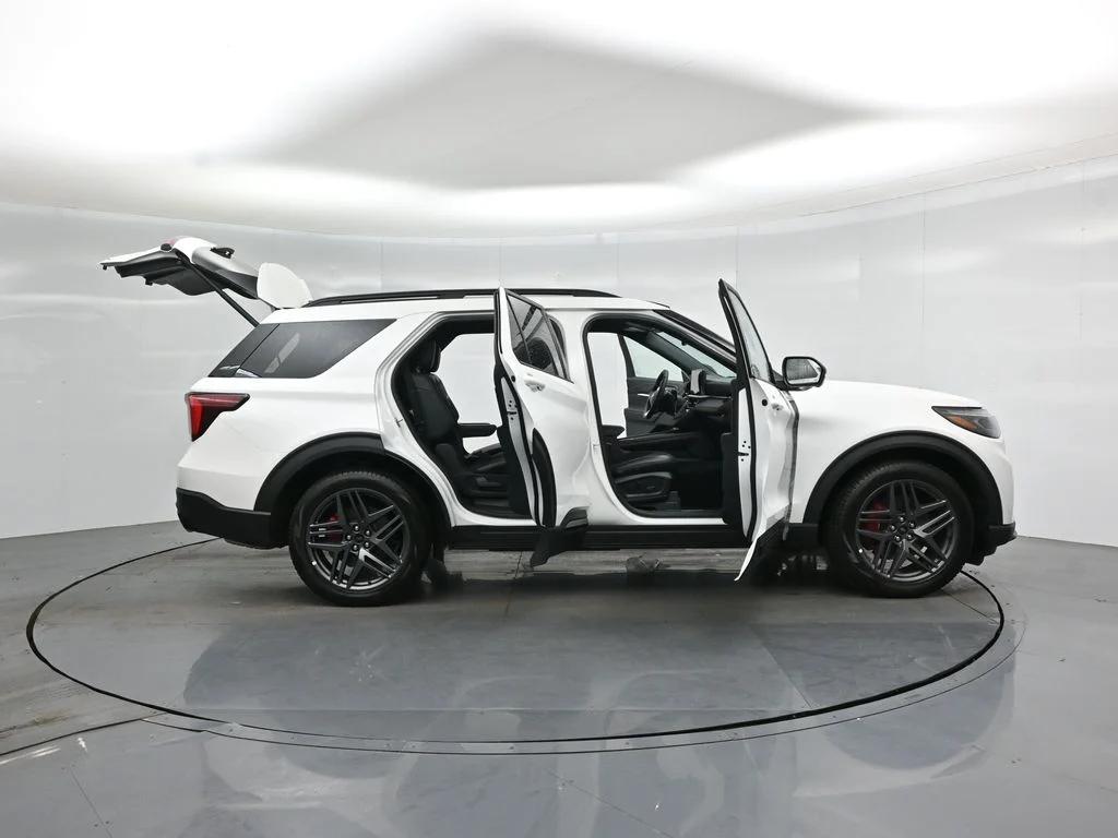 New 2026 Star White Metallic Tri-Coat Ford ST image 4