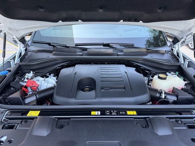 Used 2025 White Land Rover SE image 19