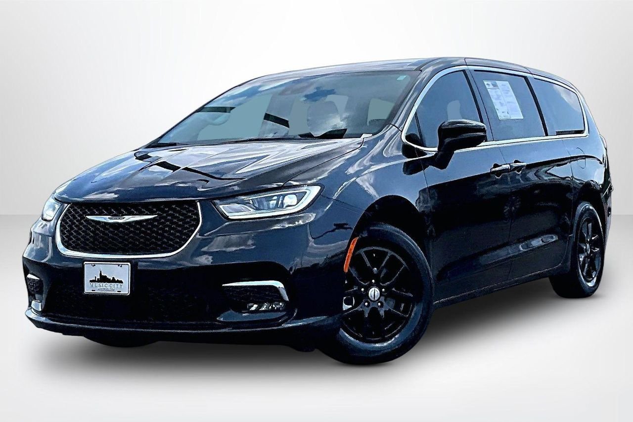 Used 2023 Brilliant Black Crystal Pearlcoat Chrysler Touring L image 3