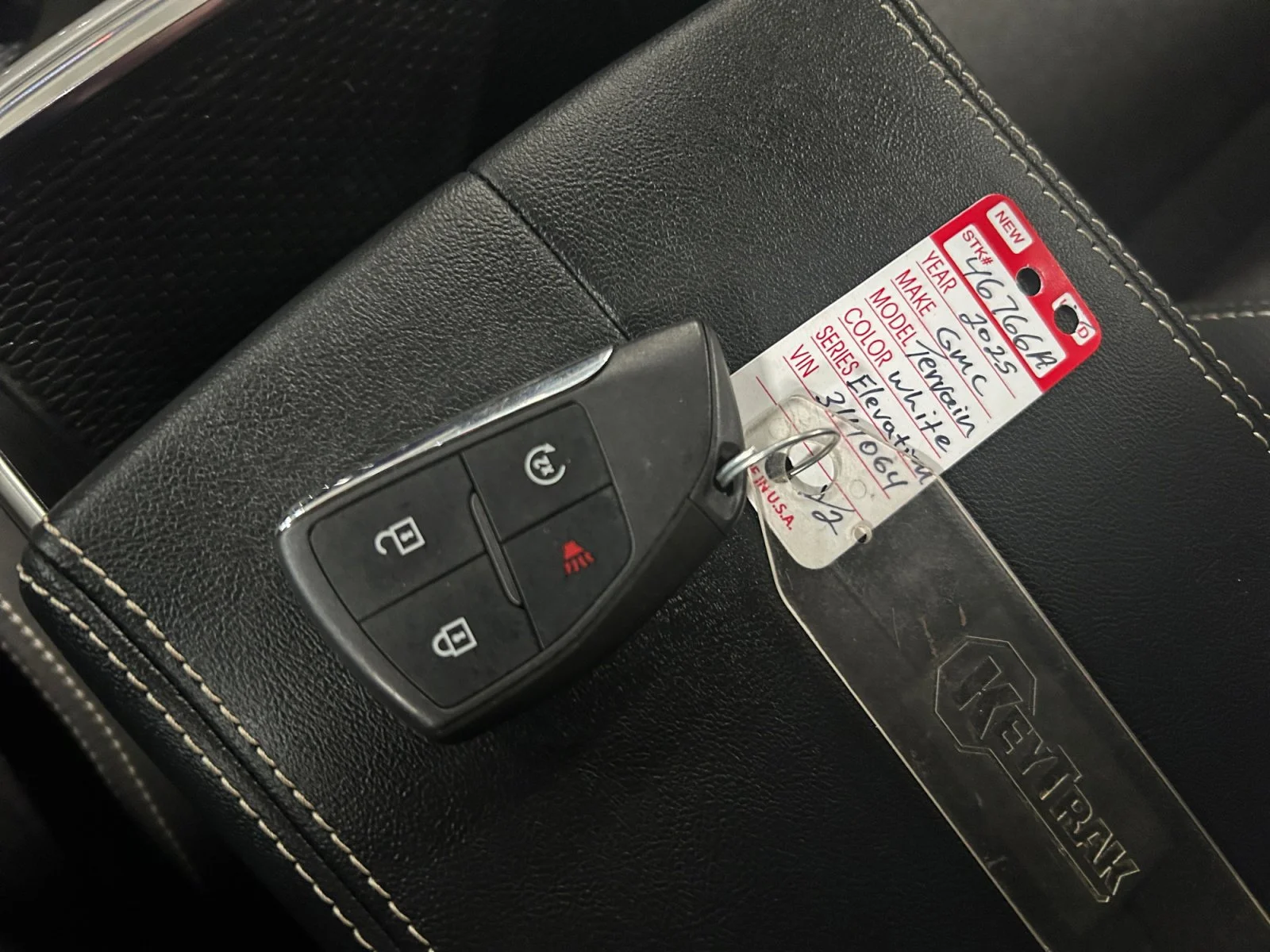 Used 2025 White GMC AWD Elevation image 24