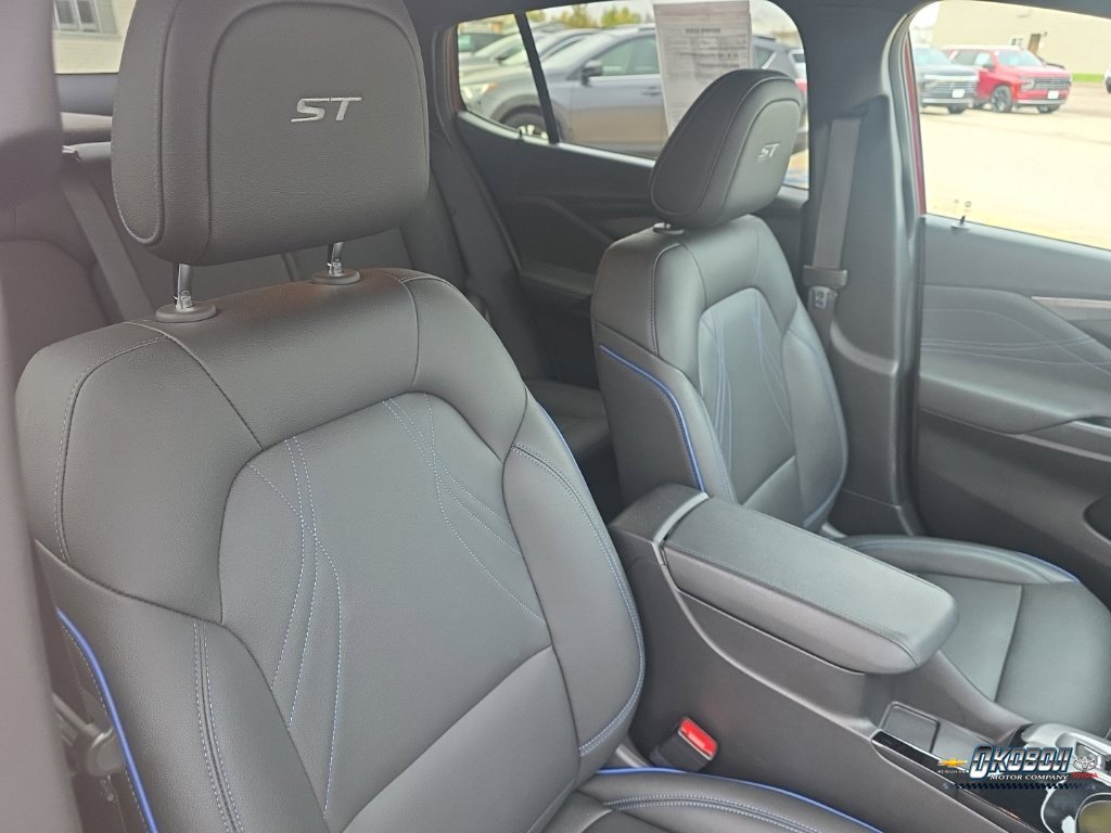 Used 2025 Red Buick Sport Touring image 27