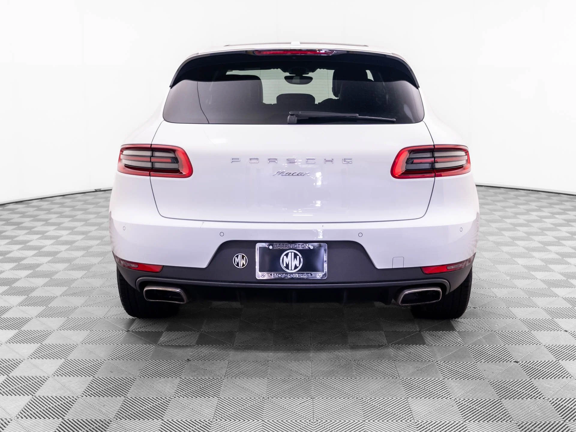 Used 2017  Porsche  image 10