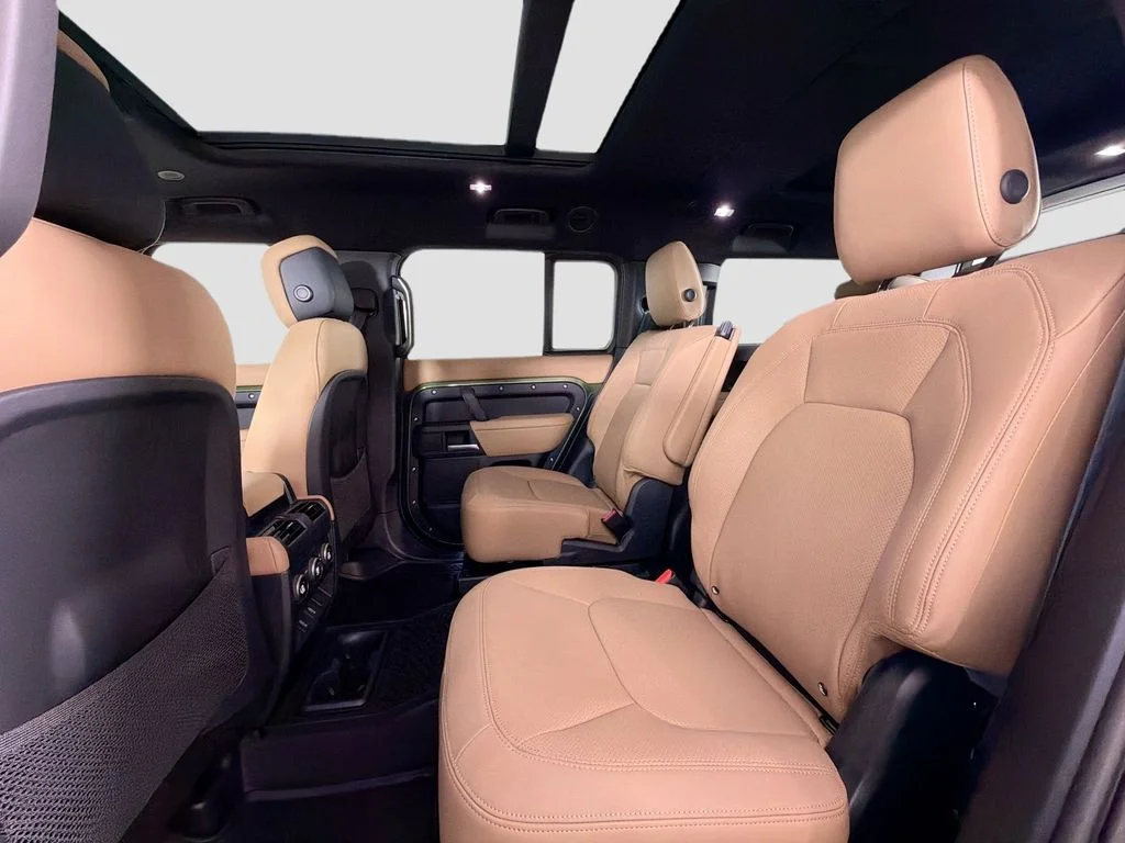New 2026 Woolstone Green Land Rover X-Dynamic SE image 26