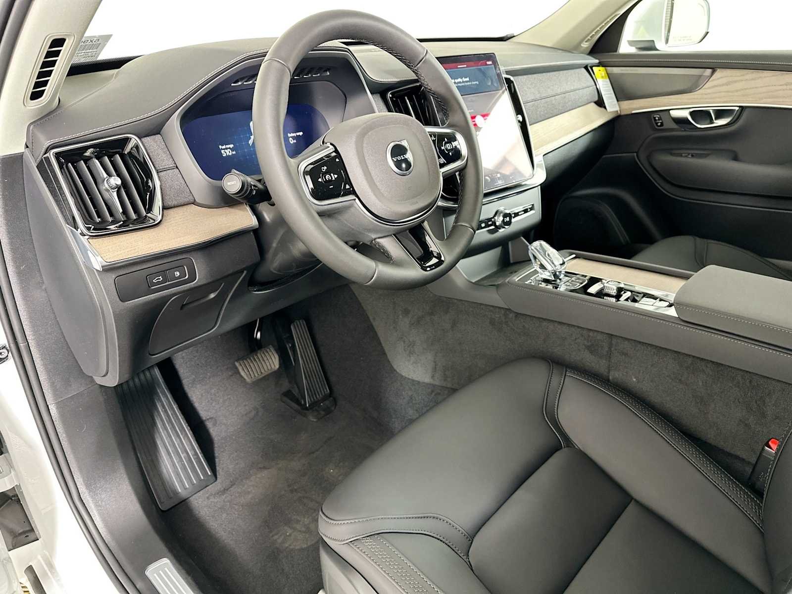 2025 Volvo XC90 Plus - Photo 9