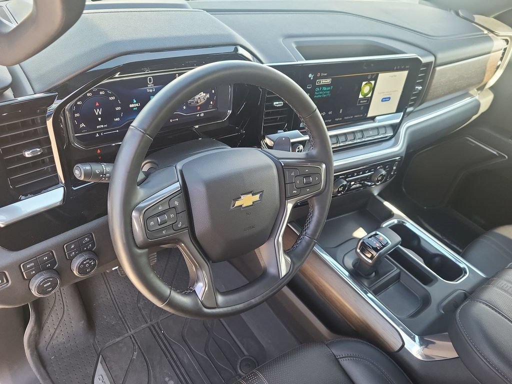 Used 2025 Black Chevrolet High Country image 16