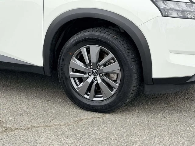 Used 2025 White Nissan SV image 7