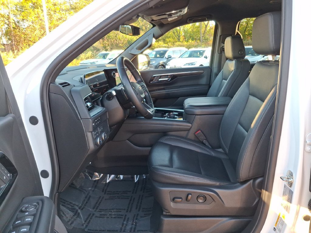 2025 Chevrolet Suburban LT - Photo 13