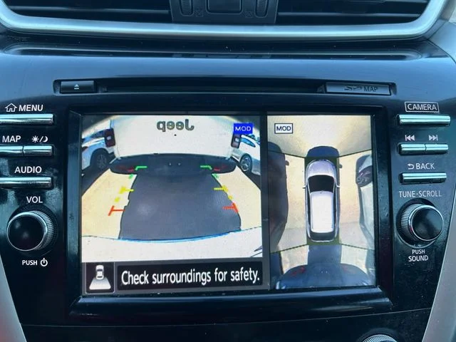 Used 2018 White Nissan Platinum image 26